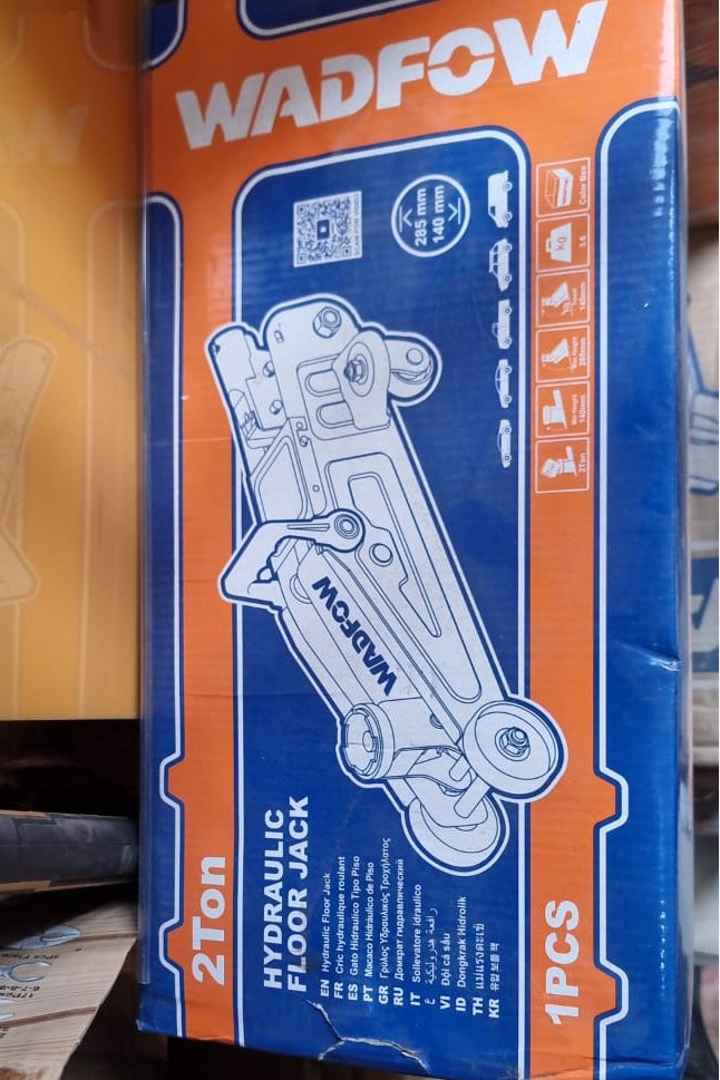 WADFOW hydraulic floor jack packaging on a cardboard box