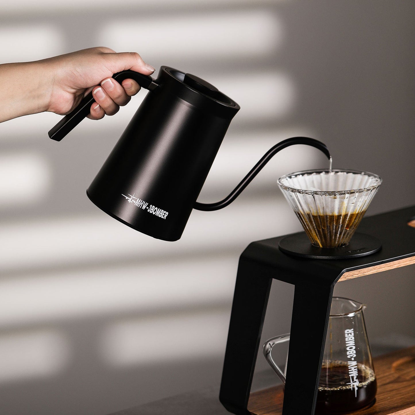 Coffee Cartel - MHW3 Bomber - Assassin Electric Pour Over Kettle-600ml - Black, 220V, 1000W/1200W, UK Plug - BK6057B